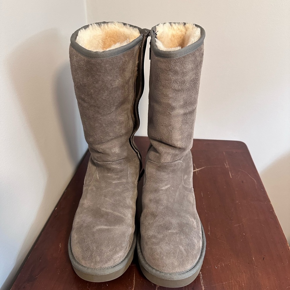 Grey calf height zip Uggs great used condition women’s size 8 no wear on sole